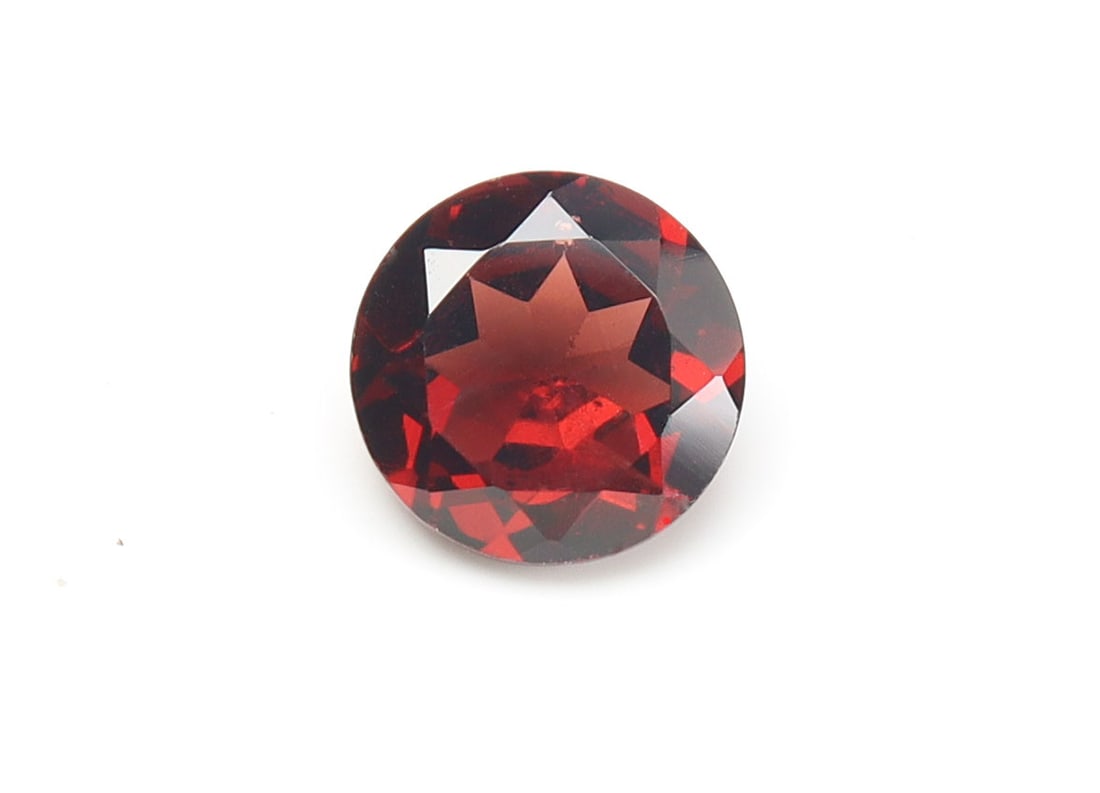 Beautiful " Natural Pyrope Almandine Garnet " 1.38 Cts Natural Pyrope Almandine Garnet: No Reserve! Title: Beautiful " Natural Pyrope Almandine Garnet " 1.38 Cts Natural Pyrope Almandine Garnet Additional Information: Gemstone : Natural Almandine Garnet Shape and cut : Round Cut Origin :