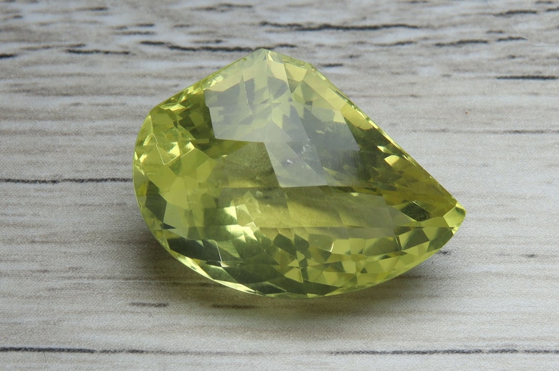 Beautiful " Natural Lemon Quartz " 16.84 cts Natural Lemon Quartz: No Reserve! Title: Beautiful " Natural Lemon Quartz " 16.84 cts Natural Lemon Quartz Additional Information: Gemstone: Natural Lemon Quartz Origin: Africa Weight : 16.84 carats Measurements: 21x15 mm,