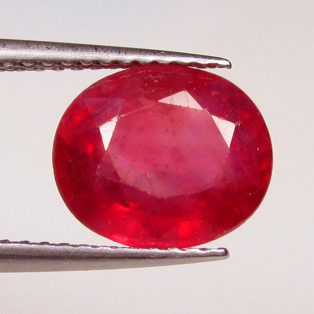 3.79 Ctw Natural Mozambique Red Ruby Oval Cut (1 of 2)
