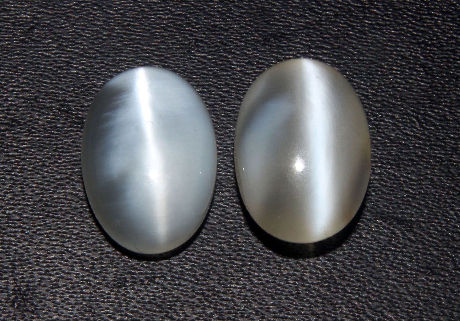 Beautiful " Natural Morganite " 12.41 Cts Natural Moonstone Lot: No Reserve! Title: Beautiful " Natural Morganite " 12.41 Cts Natural Moonstone Lot Additional Information: Gemstone : Natural Moonstone Shape : Oval Cabochan Weight : 12.41 carats Measurements : 14.31