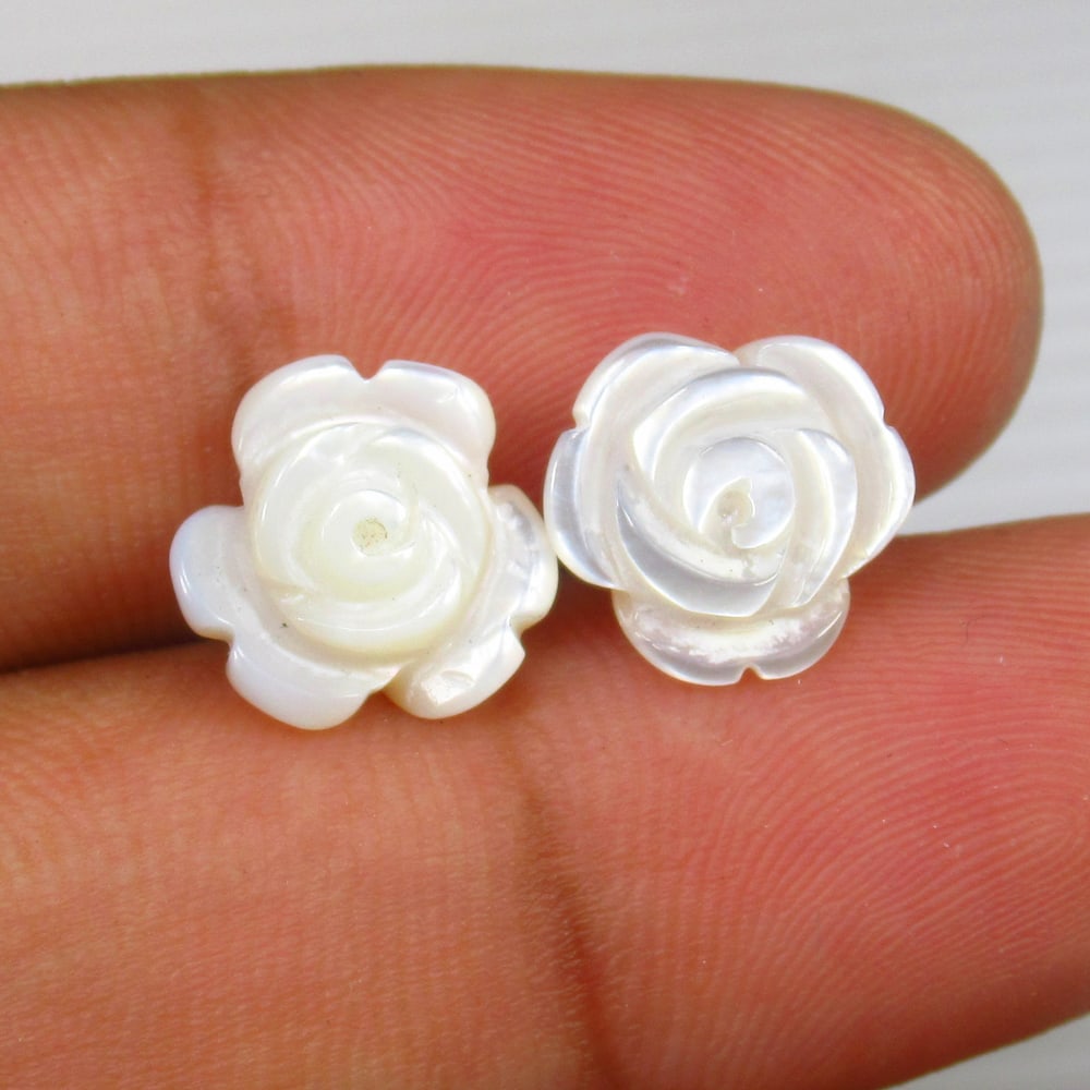 Natural Shell Carving Pair - 6.33 Ct (1 of 2)