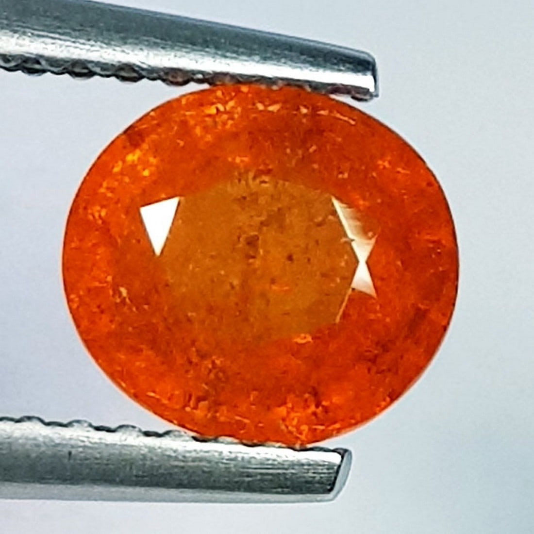 2.25 ctz" Beautiful Fanta Orange " Natural Spessartite Garnet: No Reserve! Title: 2.25 ctz" Beautiful Fanta Orange " Natural Spessartite Garnet Color/Clarity: Orange / VS Gemstone: Garnet Carat Weights: 2.25 Size: 7.20 x 6.80 x 4.70 Additional Information: Oval /