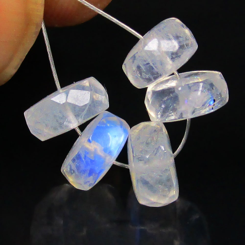 7.41 Ctw Natural 5 Drilled Blue Moonstone Round Beads: No Reserve! Title: 7.41 Ctw Natural 5 Drilled Blue Moonstone Round Beads Stone Clarity: Semi-Transparent Gemstones: Natural Moonstone Beads Carat Weights: 7.41 Size/Dimensions: 7.00 - 7.20 mm / 5 PC's