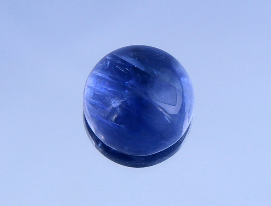 Stunning " Natural Iolite Violet " 1.42 Cts Natural Iolite: No Reserve! Title: Stunning " Natural Iolite Violet " 1.42 Cts Natural Iolite Additional Information: GGemstone : Natural Iolite Shape and cut : Round Cabochan Weight : 1.42 carats Measurements : 7.46