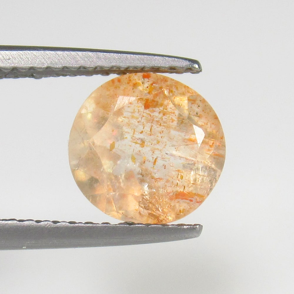 Natural Feldspar - 2.04 Ct: No Reserve! Title: Natural Feldspar - 2.04 Ct Origin: Turkey Weight: 2.04 Size/Dimensions: 8.1 x 8.1 x 5.4 mm Additional Information: Pieces : 1 No's / Shape : Round Cut / Color : Orange / Clarity : V