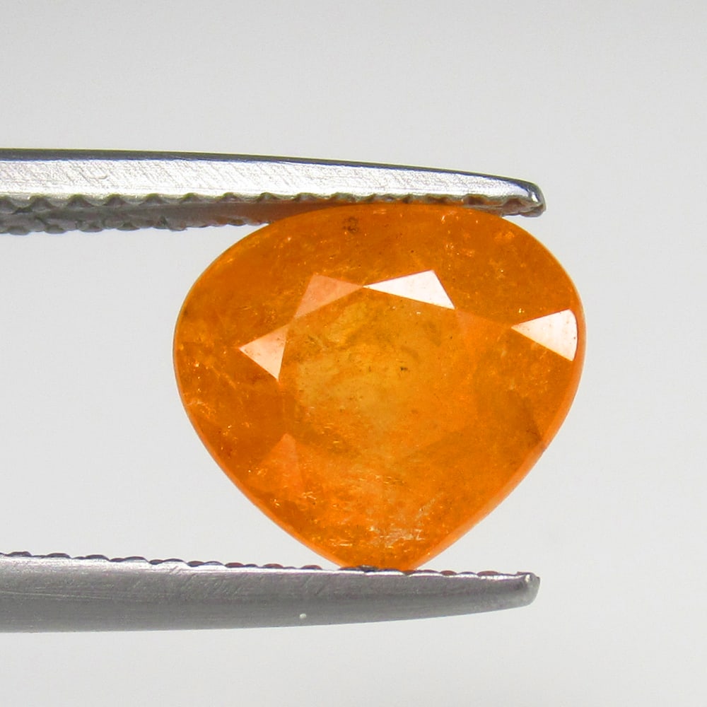 Natural Spessarite Garnet - 3.76 Ct: No Reserve! Title: Natural Spessarite Garnet - 3.76 Ct Origin: Madagascar Weight: 3.76 Size/Dimensions: 9.5 x 8.5 x 5.6 mm Additional Information: Pieces : 1 No's / Shape : Pear Cut / Color : Orange /