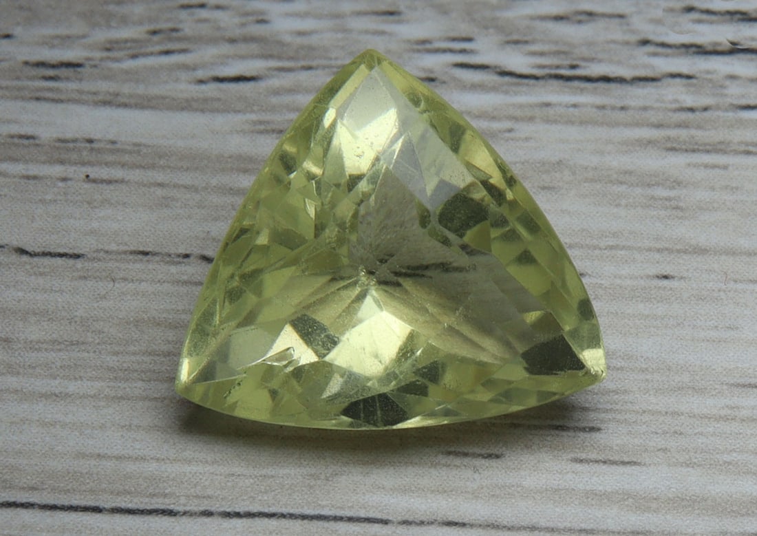 Stunning " Natural Lemon Quartz " 12.31 cts Natural Lemon Quartz: No Reserve! Title: Stunning " Natural Lemon Quartz " 12.31 cts Natural Lemon Quartz Additional Information: Gemstone: Natural Lemon Quartz Origin: Africa Weight : 12.31 carats Measurements: 16x16 mm, 
