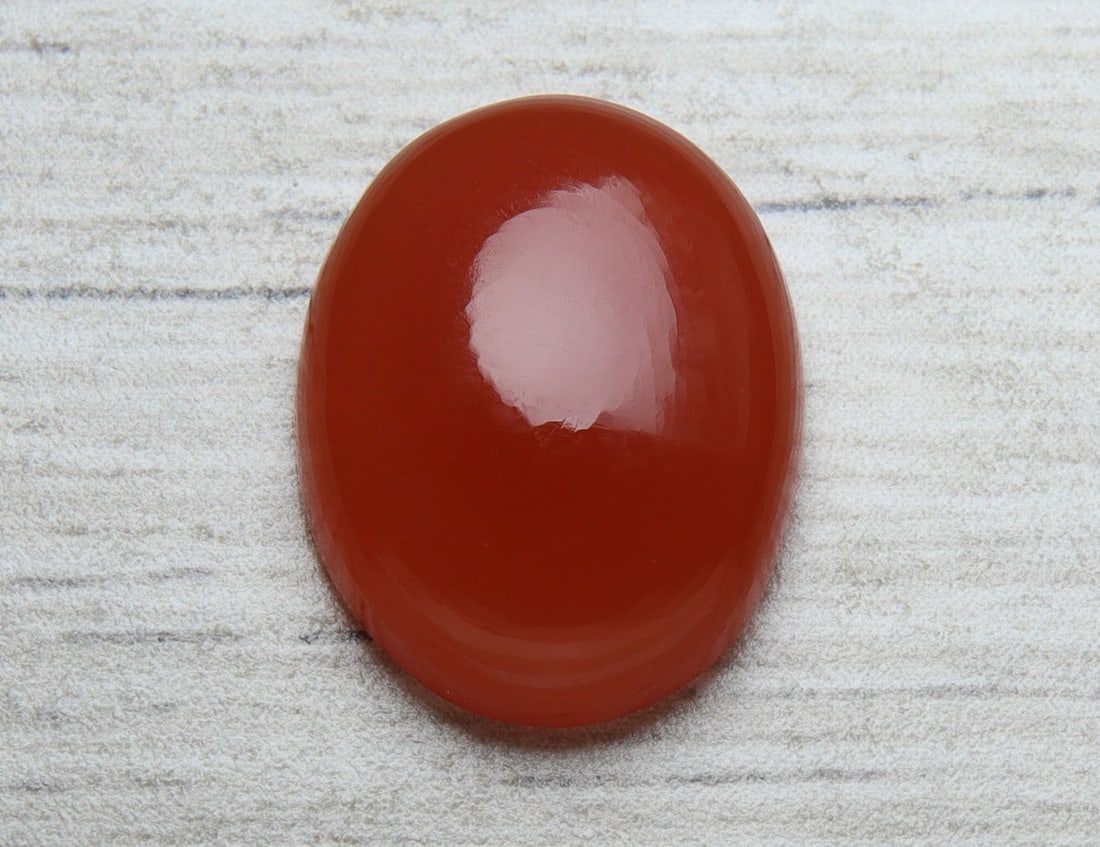 Beautiful " Natural Carnelian " 8.36 Cts Natural Carnelian: No Reserve! Title: Beautiful " Natural Carnelian " 8.36 Cts Natural Carnelian Additional Information: Gemstone : Natural Carnelian Weight : 8.36 carat Shape : OVal Cabochon Dimensions : 16.27x12.67x5.