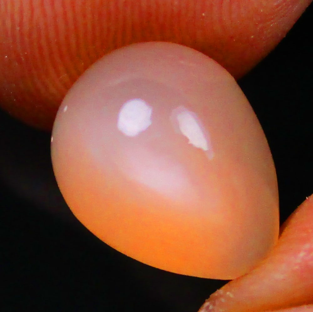 5.09 Ctw Natural Orange Moonstone Pear Cab: No Reserve! Title: 5.09 Ctw Natural Orange Moonstone Pear Cab Stone Clarity: Transparent Gemstones: Natural Moonstone Carat Weights: 5.09 Size/Dimensions: 12.10 x 9.50 x 6.80 mm Additional Information