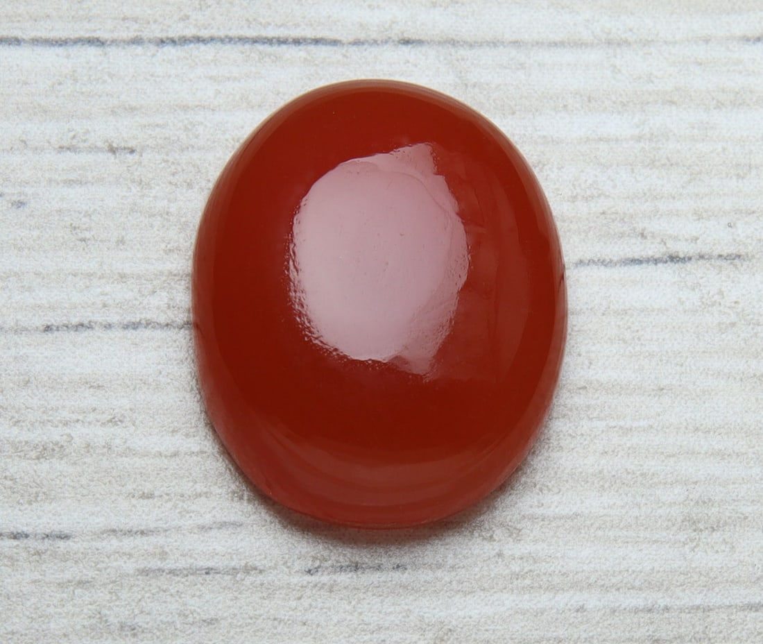 Marvellous " Natural Carnelian " 8.96 Cts Natural Carnelian: No Reserve! Title: Marvellous " Natural Carnelian " 8.96 Cts Natural Carnelian Additional Information: Gemstone : Natural Carnelian Weight : 8.96 carat Shape : OVal Cabochon Dimensions : 16.50x13.29x5