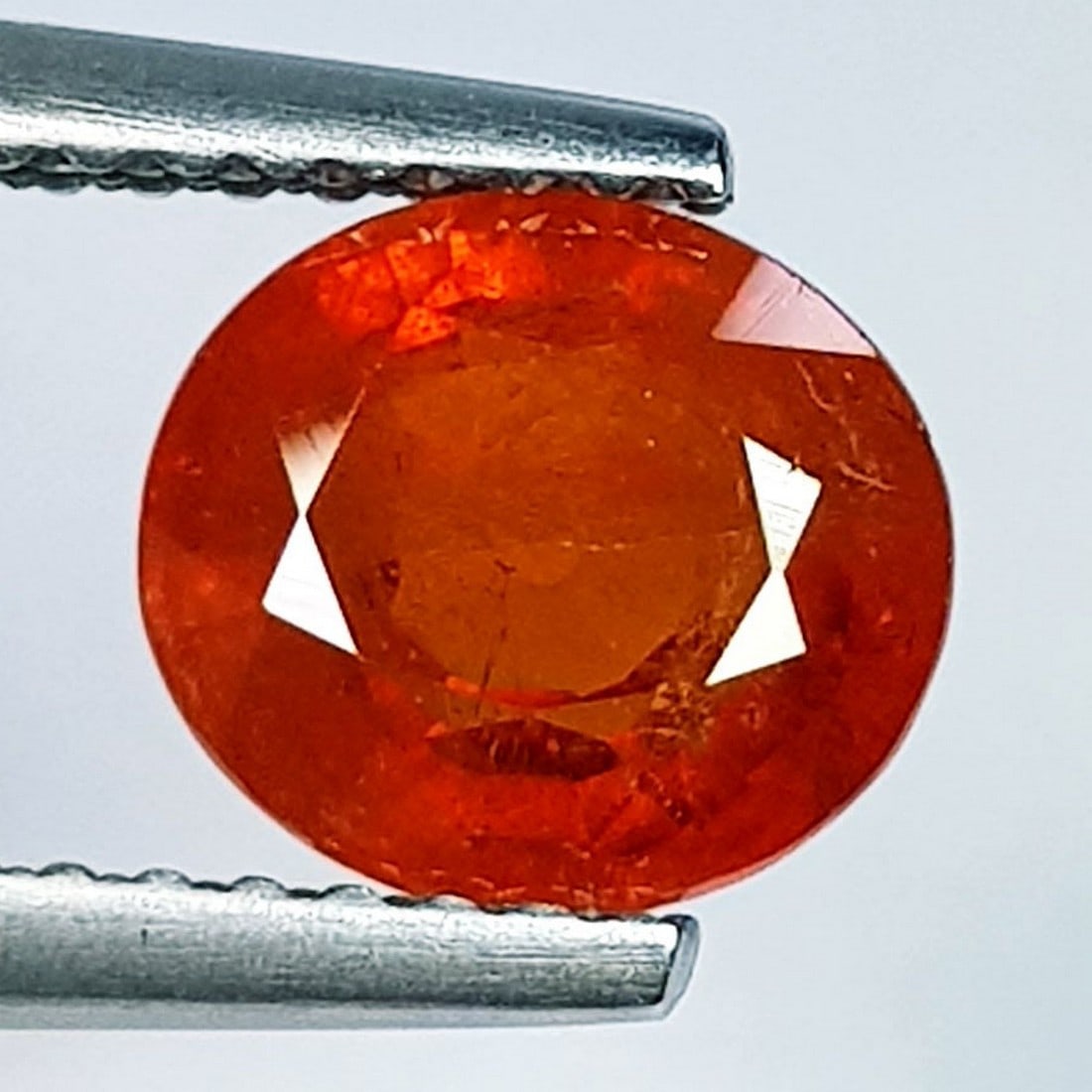 2.06 ctz" Beautiful Fanta Orange " Natural Spessartite Garnet: No Reserve! Title: 2.06 ctz" Beautiful Fanta Orange " Natural Spessartite Garnet Color/Clarity: Orange / VS Gemstone: Garnet Carat Weights: 2.06 Size: 7.40 x 6.70 x 4.20 Additional Information: Oval /
