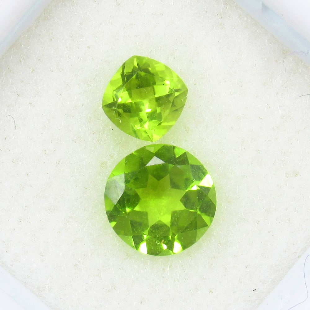Natural Green Peridot Pair - 1.85 Ct (1 of 3)