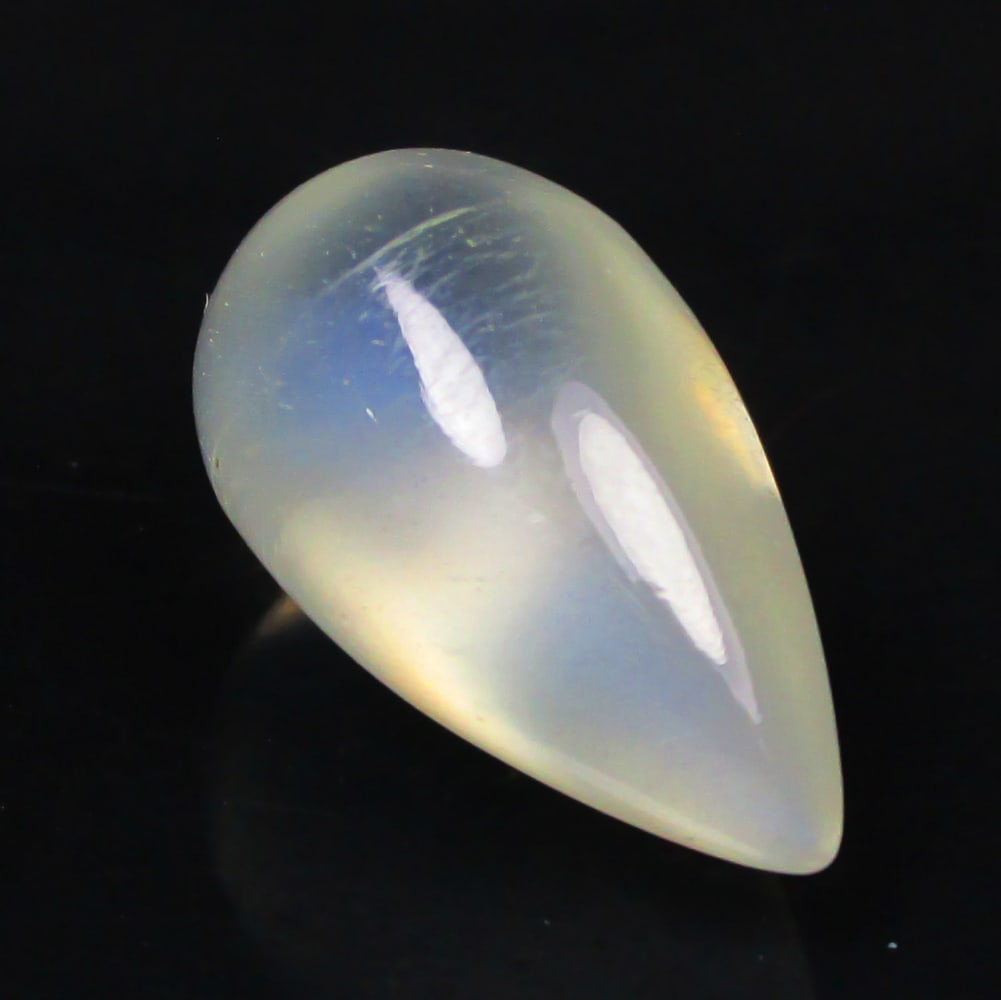 8.22 Ctw Natural Moonstone Pear Drop: No Reserve! Title: 8.22 Ctw Natural Moonstone Pear Drop Stone Clarity: Translucent Gemstones: Natural Moonstone Carat Weights: 8.22 Size/Dimensions: 16.50 x 9.10 x 9.10 mm Additional Information: Exce