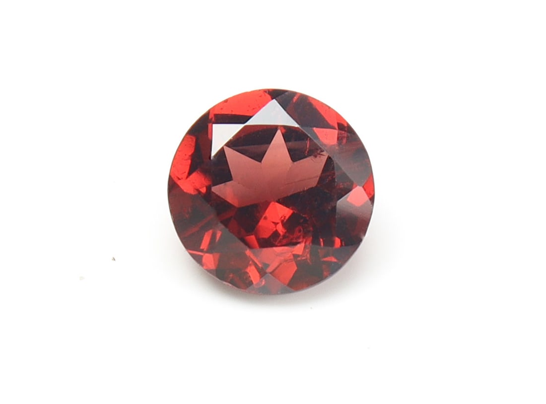 Gorgeous " Natural Pyrope Almandine Garnet " 1.56 Cts Natural Pyrope Almandine Garnet: No Reserve! Title: Gorgeous " Natural Pyrope Almandine Garnet " 1.56 Cts Natural Pyrope Almandine Garnet Additional Information: Gemstone : Natural Almandine Garnet Shape and cut : Round Cut Origin : 