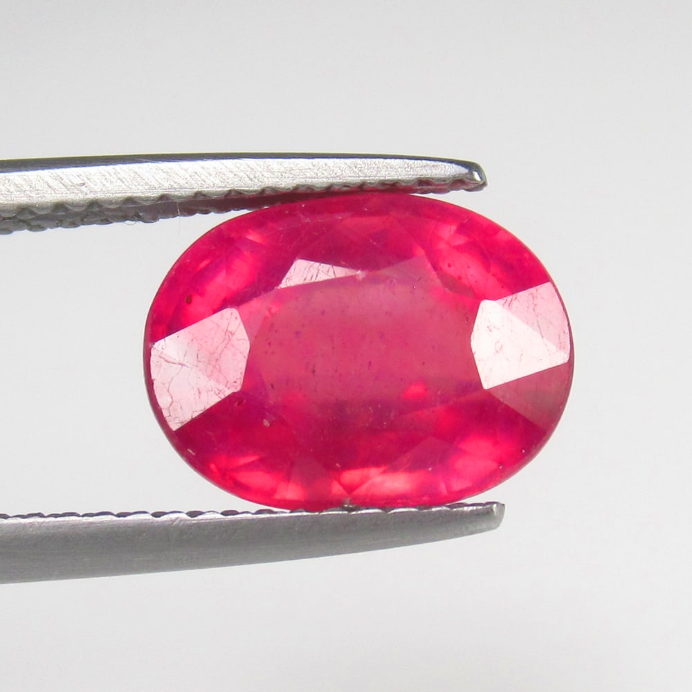 Natural Pinkish Red Ruby - 4.83 Ct (1 of 2)