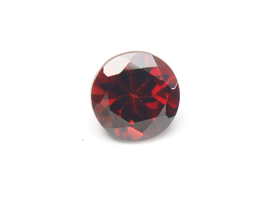 Lovely " Natural Pyrope Almandine Garnet " 1.67 Cts Natural Pyrope Almandine Garnet: No Reserve! Title: Lovely " Natural Pyrope Almandine Garnet " 1.67 Cts Natural Pyrope Almandine Garnet Additional Information: Gemstone : Natural Almandine Garnet Shape and cut : Round Cut Origin : Af