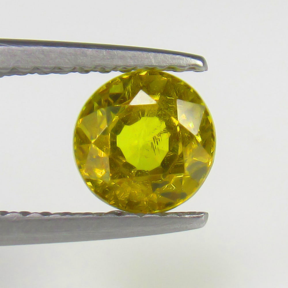 Natural Mali Garnet - 1.24 Ct: No Reserve! Title: Natural Mali Garnet - 1.24 Ct Origin: Madagascar Weight: 1.24 Size/Dimensions: 6.0 x 6.0 x 4.3 mm Additional Information: Pieces : 1 No's / Shape : Round Cut / Color : Yellow / Clar