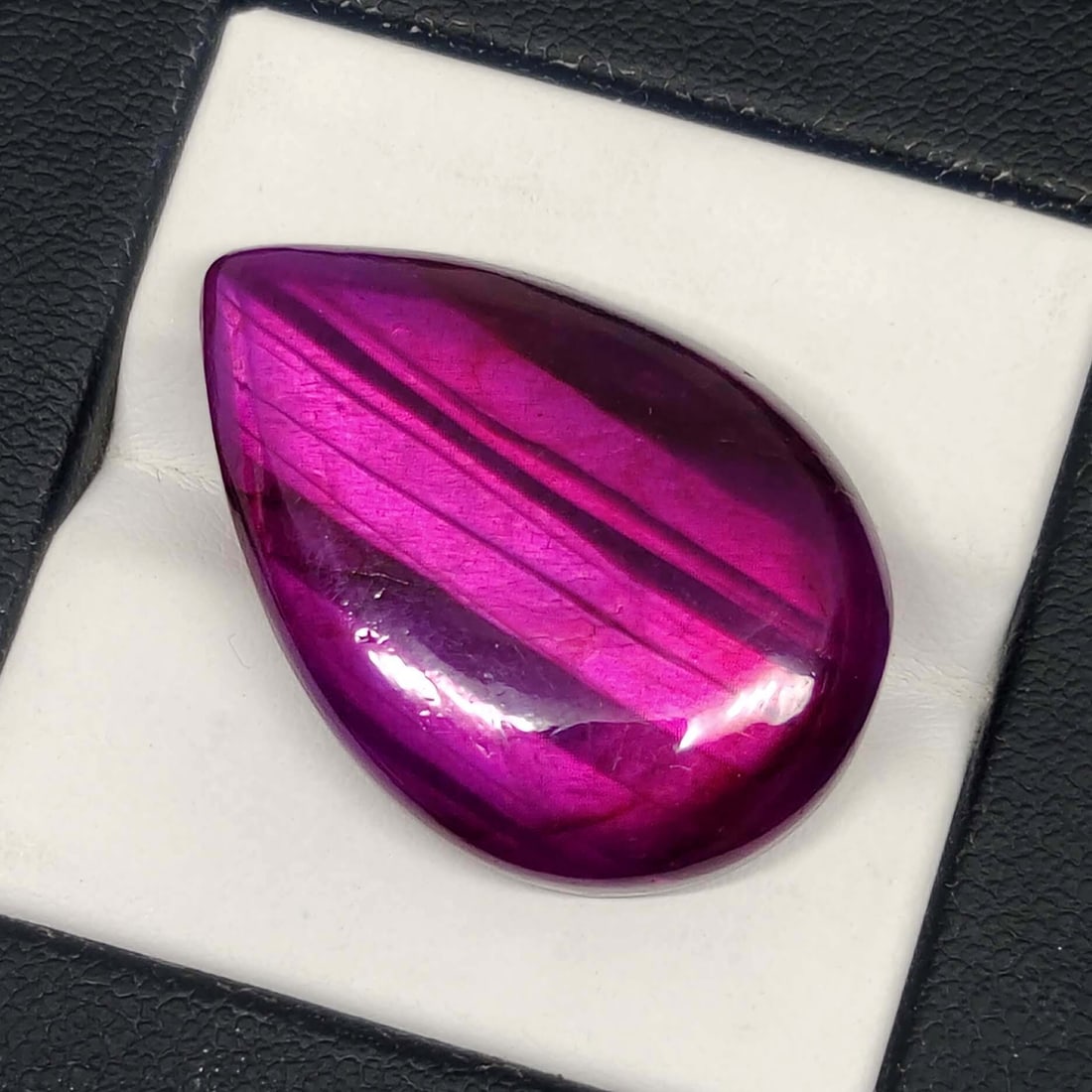 27.80 Ct "Stunning" Purple Fire Labradorite: No Reserve! Title: 27.80 Ct "Stunning" Purple Fire Labradorite Additional Information: Gemstones: Natural Labradorite Carat Weights: 27.80 ct Size/Dimensions: 29 X 19 X 6 mm Treatment: Color Dyed Mate