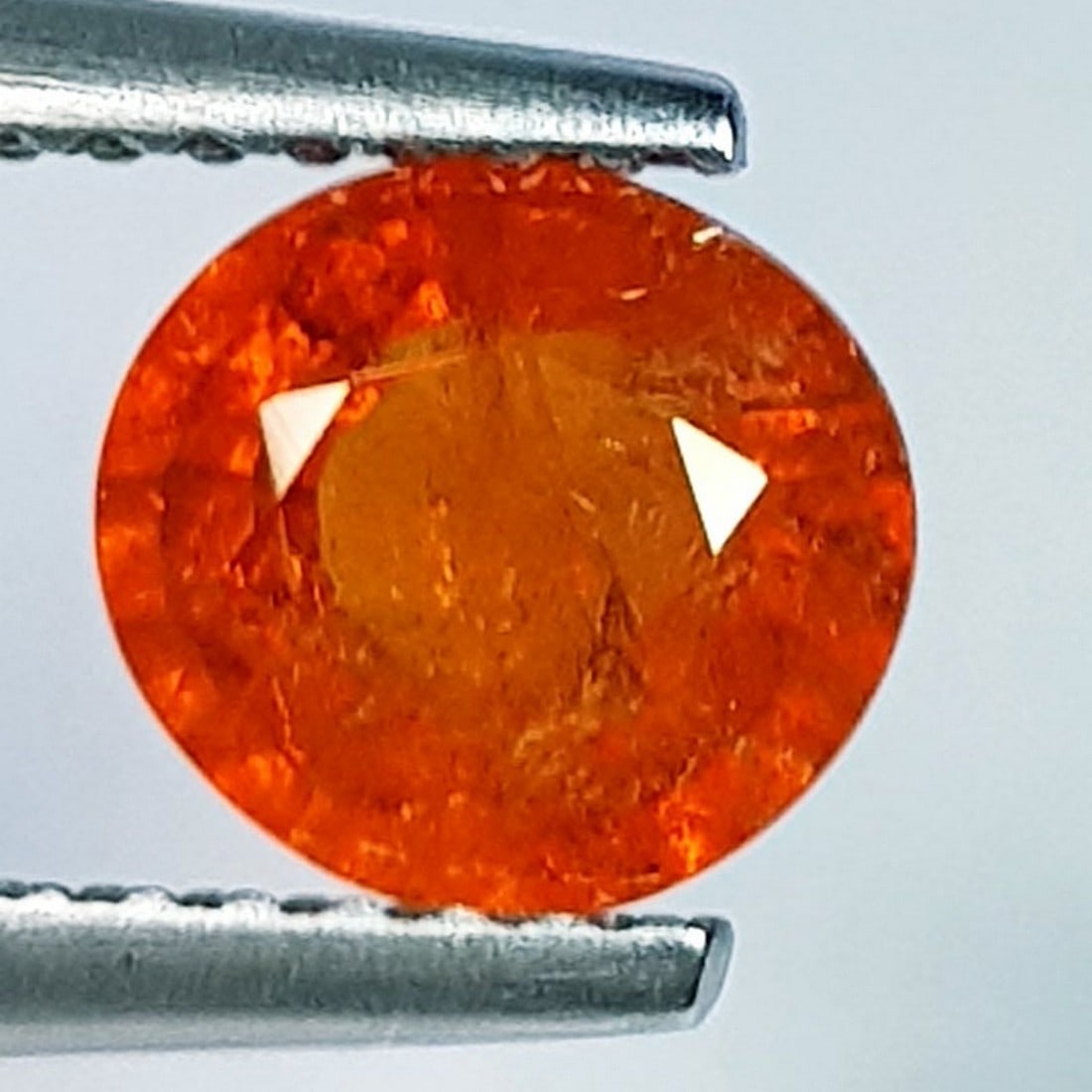 1.45 ctz" Beautiful Fanta Orange " Natural Spessartite Garnet: No Reserve! Title: 1.45 ctz" Beautiful Fanta Orange " Natural Spessartite Garnet Color/Clarity: Orange / VS Gemstone: Garnet Carat Weights: 1.45 Size: 6.80 x 6.40 x 3.70 Additional Information: Oval /