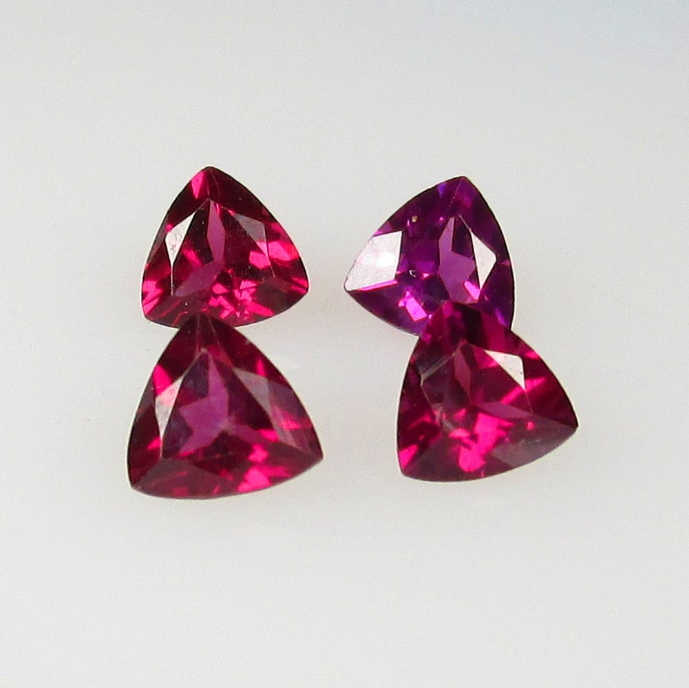 2.15 Ctw Natural 4 Rhodolite Garnet Trillion Set: No Reserve! Title: 2.15 Ctw Natural 4 Rhodolite Garnet Trillion Set Stone Clarity: VVS Gemstones: Natural Rhodolite Garnet Carat Weights: 2.15 Size/Dimensions: 5.0x2.9 - 5.3x3.1 mm / 4 Pc's Additional
