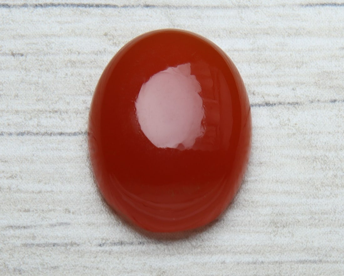 Gorgeous " Natural Carnelian " 9.19 Cts Natural Carnelian: No Reserve! Title: Gorgeous " Natural Carnelian " 9.19 Cts Natural Carnelian Additional Information: Gemstone : Natural Carnelian Weight : 9.19 carat Shape : OVal Cabochon Dimensions : 16.42x12.81x5.6