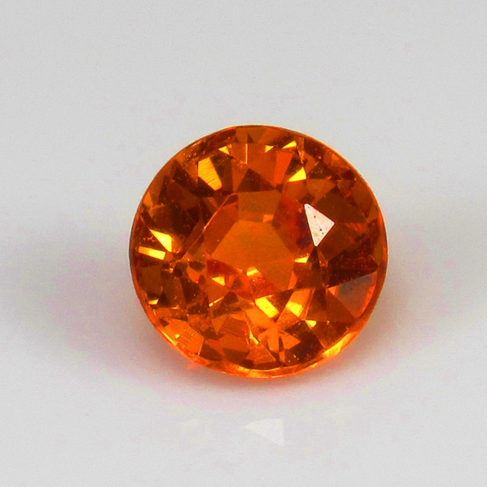 Natural Spessarite Garnet - 0.65 Ct: No Reserve! Title: Natural Spessarite Garnet - 0.65 Ct Origin: Madagascar Weight: 0.65 Size/Dimensions: 4.8 x 4.8 x 3.1 mm Additional Information: Pieces : 1 No's / Shape : Round Cut / Color : Orange 
