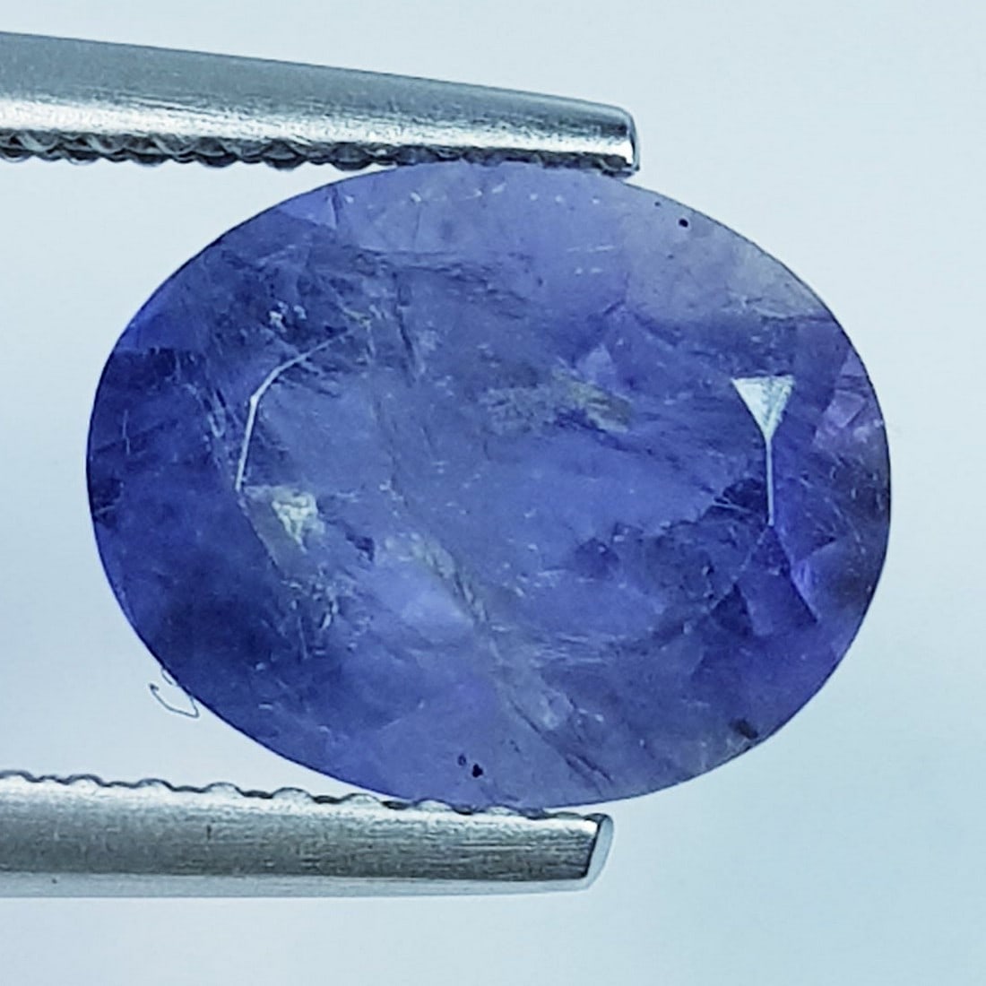 2.50 ctz " Awesome Collection" Oval Cut Natural Iolite: No Reserve! Title: 2.50 ctz " Awesome Collection" Oval Cut Natural Iolite Color/Clarity: Blue / VS Gemstone: Sapphire Carat Weights: 2.5 Size: 10.10 x 8.20 x 5.60 Additional Information: Oval / Burma