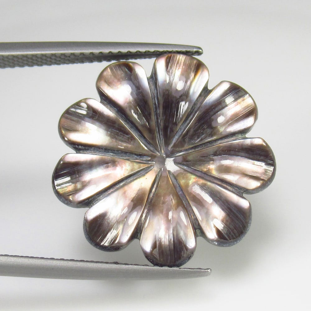 Natural Shell Carving- 7.61 Ct (1 of 3)