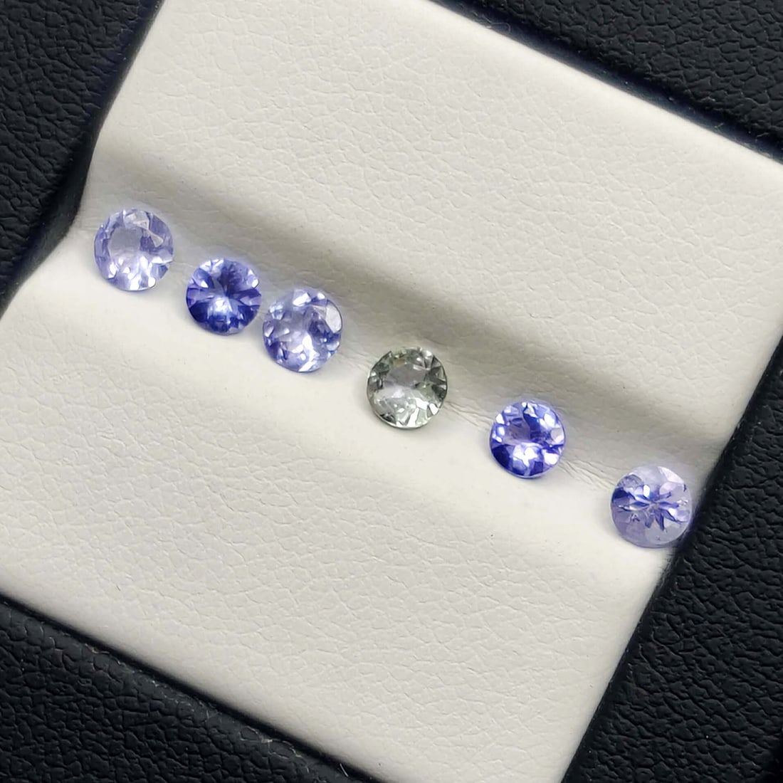 1.15 Ct Natural Tanzanite Lot: No Reserve! Title: 1.15 Ct Natural Tanzanite Lot Additional Information: Gemstones: Natural Tanzanite Carat Weights: 1.15 ct Size/Dimensions: 3.50 to 3.80 mm Origin : Tanzania Materials & Techniques: 