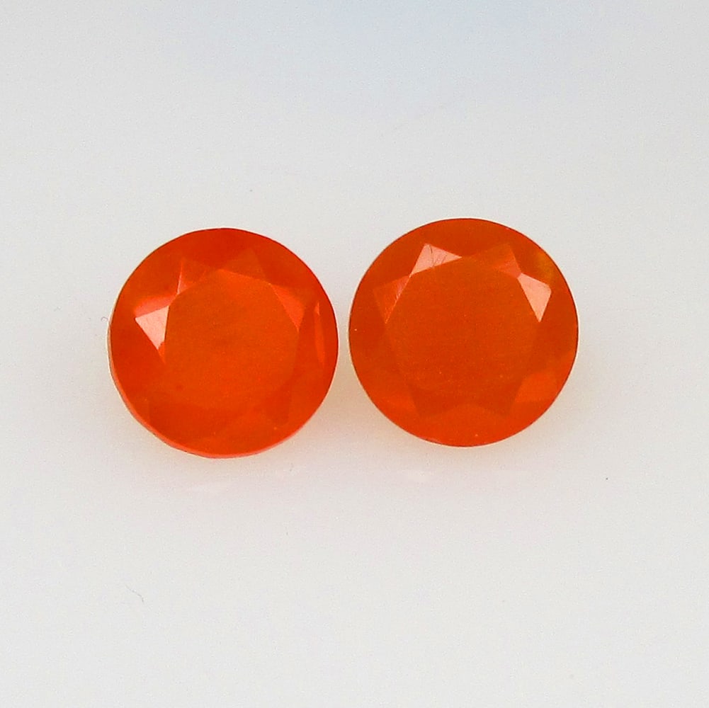2.31 Ctw Natural Orange Carnelian Round Pair: No Reserve! Title: 2.31 Ctw Natural Orange Carnelian Round Pair Stone Clarity: Semi-Transparent Gemstones: Natural Carnelian Carat Weights: 2.31 Size/Dimensions: 7.20 x 7.20 x 4.00 mm / 2 Pc's Additio