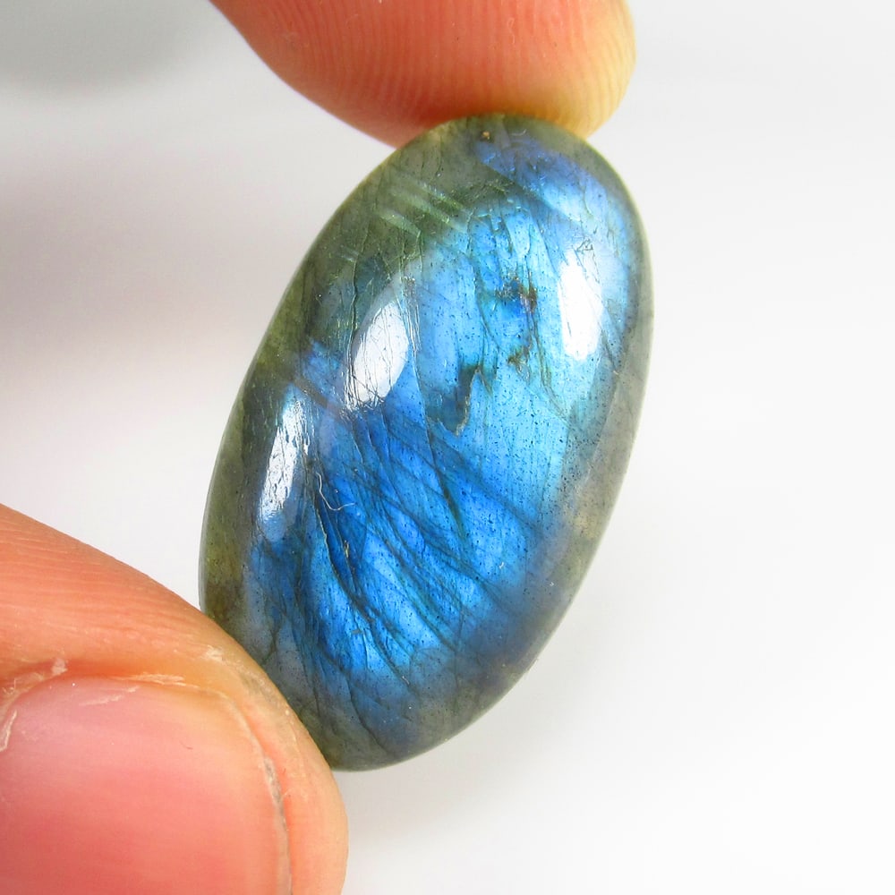 18.63 Ct - Natural Labradorite: No Reserve! Title: 18.63 Ct - Natural Labradorite Additional Information: Gemstone Gemstones: Labradorite Carat Weights: 18.63 Size/Dimensions: 28.0 x 15.0 x 6.1 mm Additional Information: Pieces : 1