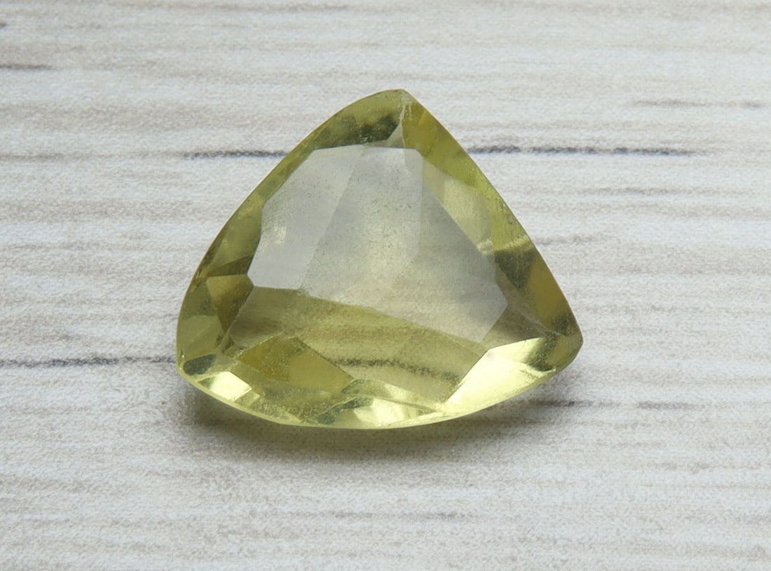 Lovely " Natural Lemon Quartz " 4.13 cts Natural Lemon Quartz: No Reserve! Title: Lovely " Natural Lemon Quartz " 4.13 cts Natural Lemon Quartz Additional Information: Gemstone: Natural Lemon Quartz Origin: Africa Weight : 4.13 carats Measurements: 12.53x11.81x5.