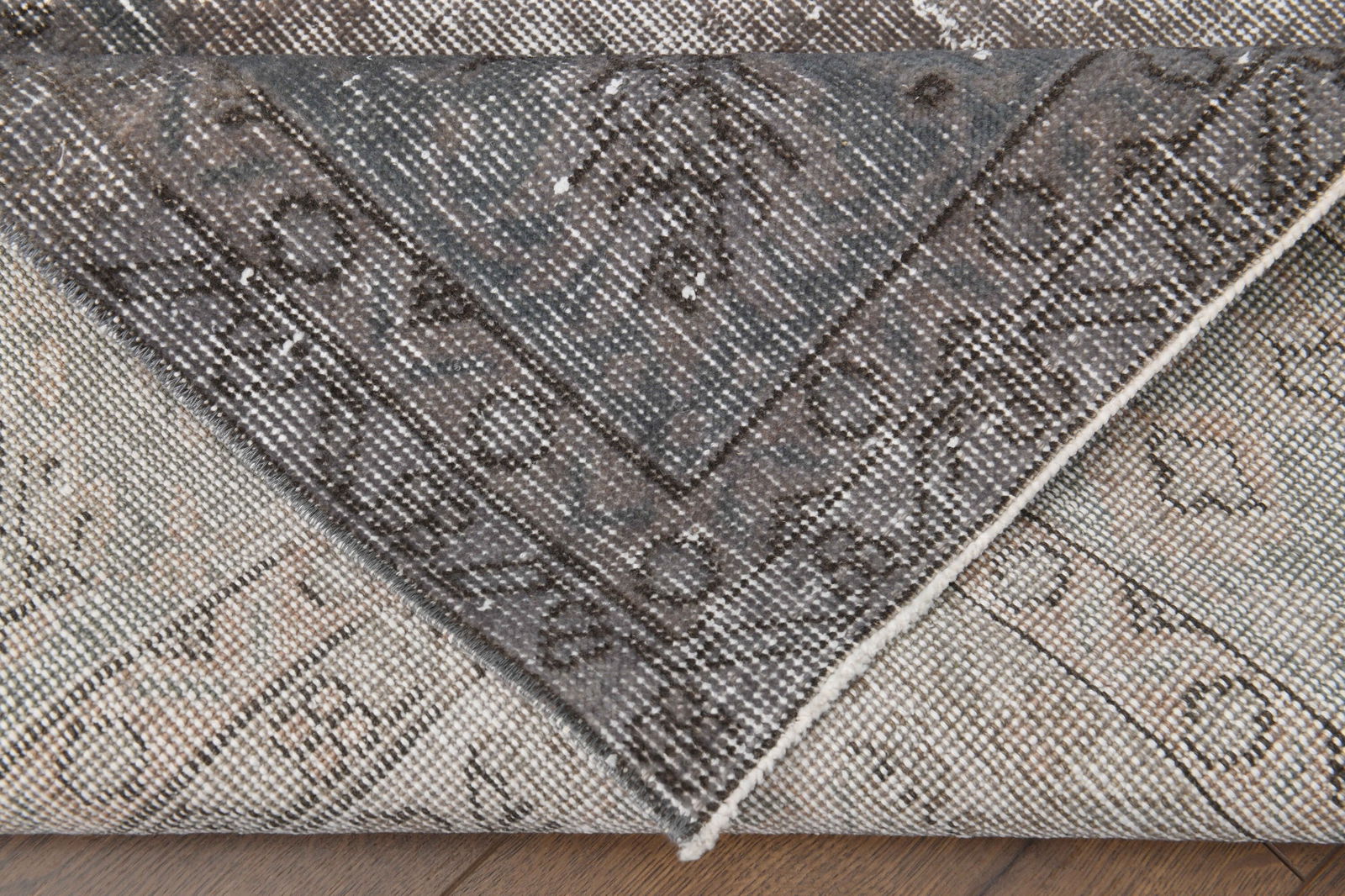 6'8x10'2 ft TURKISH Antique Minimalist: Title: 6'8x10'2 ft TURKISH Antique Minimalist Origin: Turkey Date/Period: 1960 - 1970 Materials: Wool And Cotton Size: Width: 6.8 feet Length: 10.2 feet Description: This Turkish one-of-a-kind Vintage