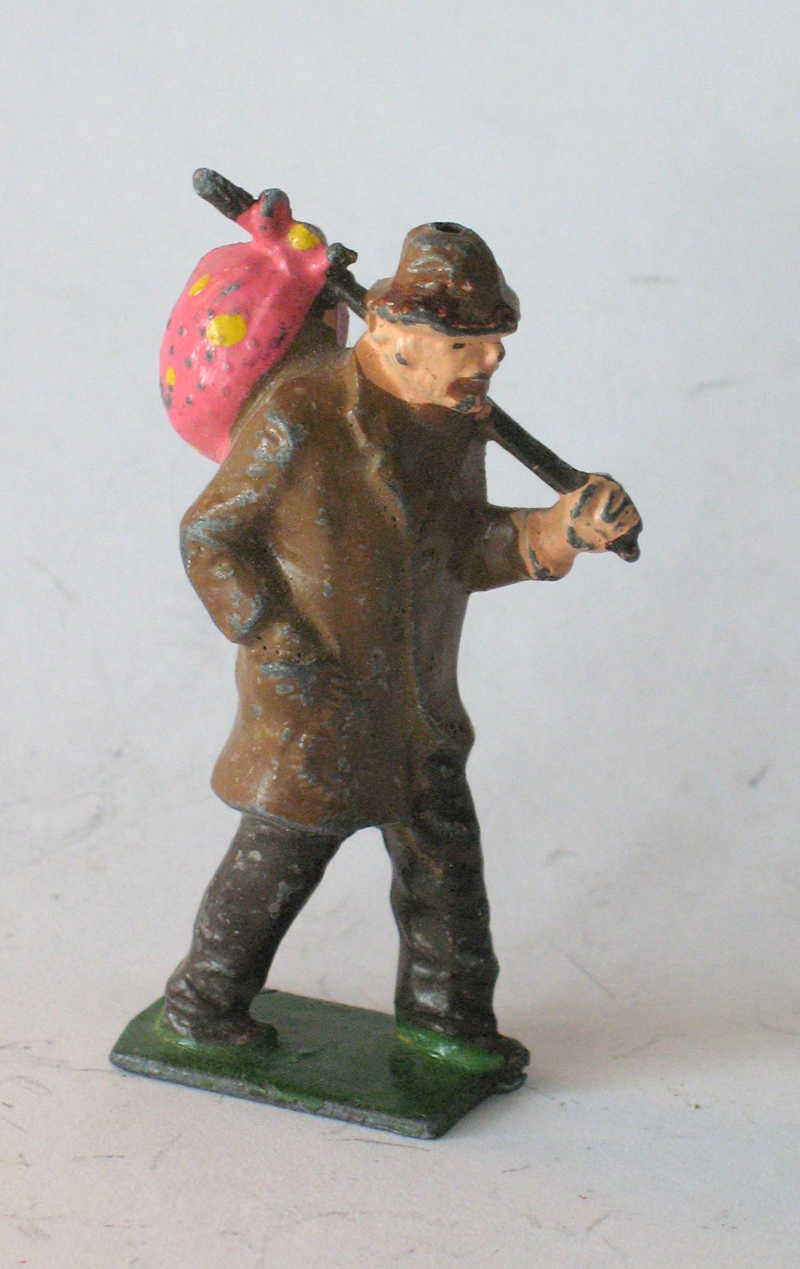 Vintage cast metal hobo figure. (1 of 3)