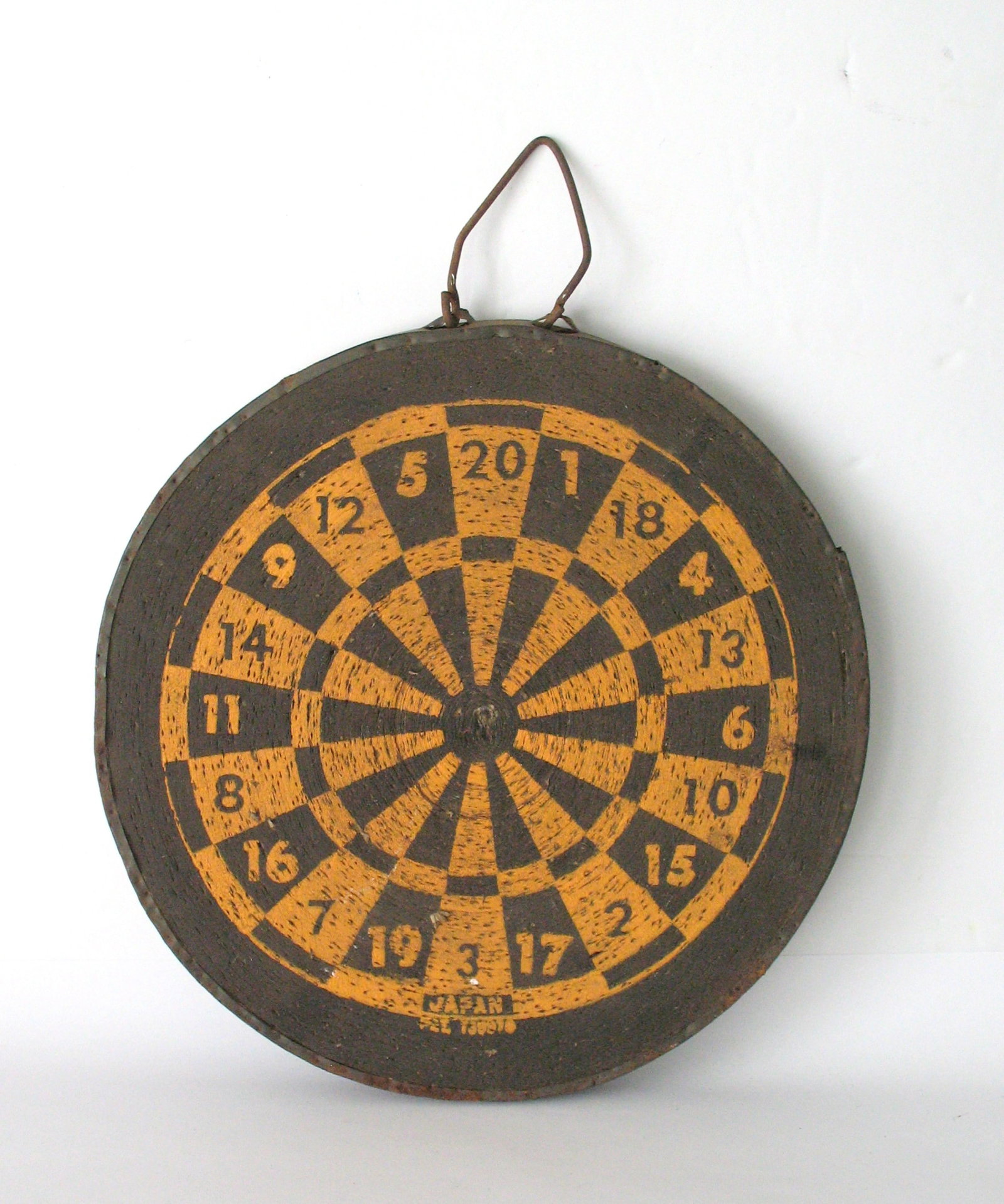 Vintage small size dart board. (1 of 3)