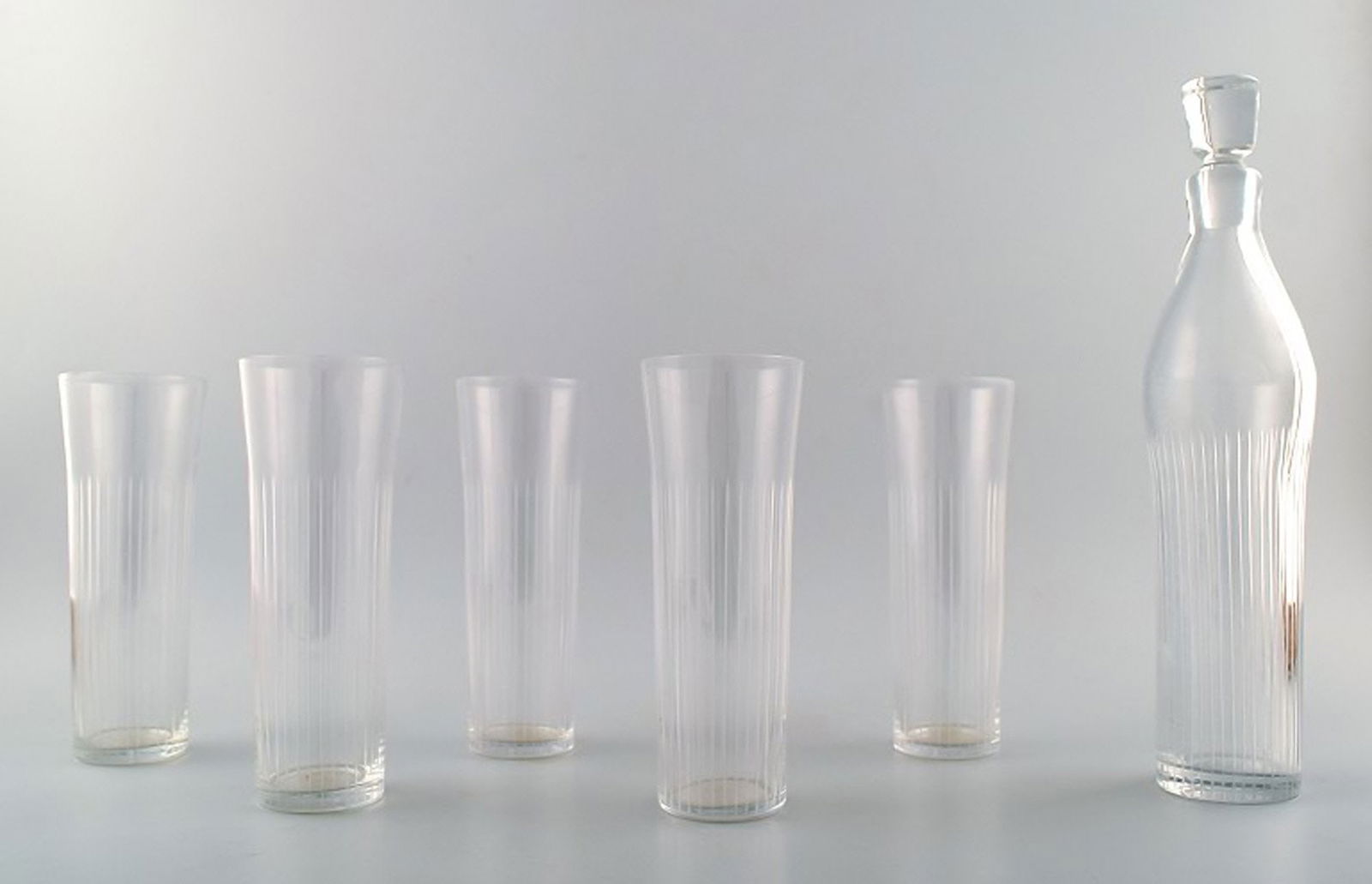 5 p. Glassware, decanter and cocktail / lemonade glass "Strict", Bengt Orup, Johansfors.: Title: 5 p. Glassware, decanter and cocktail / lemonade glass "Strict", Bengt Orup, Johansfors. Description: 5 p. Glassware, decanter and cocktail / lemonade glass "Strict", Bengt Orup, Johansfors. De