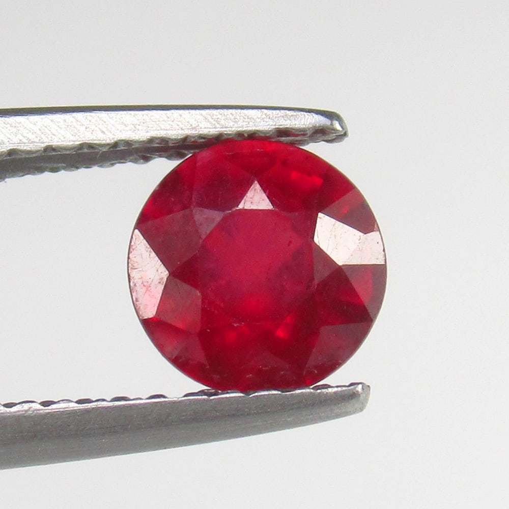 Natural Pinkish Red Ruby - 1.40 Ct (1 of 2)