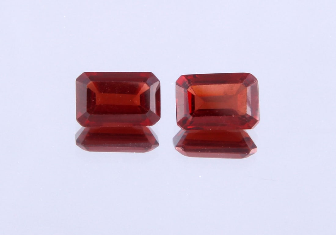 Lovely " Natural Pyrope Almandine Garnet " 1.42 Cts Natural Pyrope Almandine Garnet Pair: No Reserve! Title: Lovely " Natural Pyrope Almandine Garnet " 1.42 Cts Natural Pyrope Almandine Garnet Pair Additional Information: Gemstone : Natural Almandine Garnet Shape and cut : Rectengular Cut 