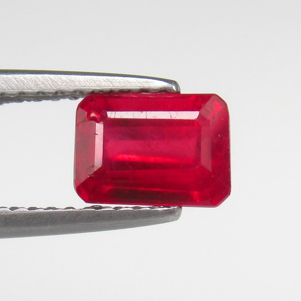 Natural Pinkish Red Ruby - 1.54 Ct (1 of 2)