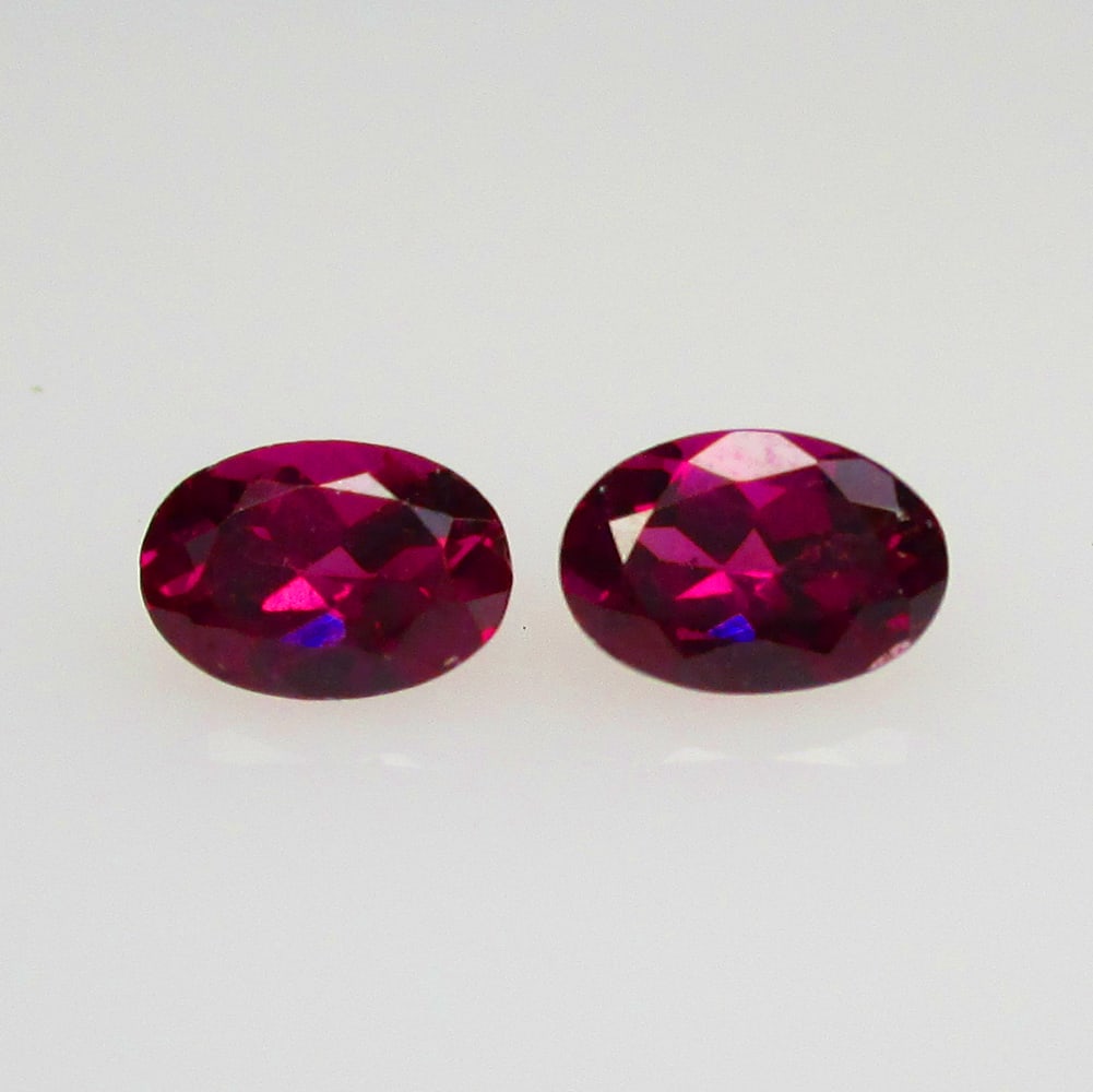 1.26 Ctw Natural Rhodolite Garnet Oval Pair: No Reserve! Title: 1.26 Ctw Natural Rhodolite Garnet Oval Pair Stone Clarity: VVS Gemstones: Natural Rhodolite Garnet Carat Weights: 1.26 Size/Dimensions: 6.10 x 4.20 x 3.10 mm / 2 Pc's Additional Inf
