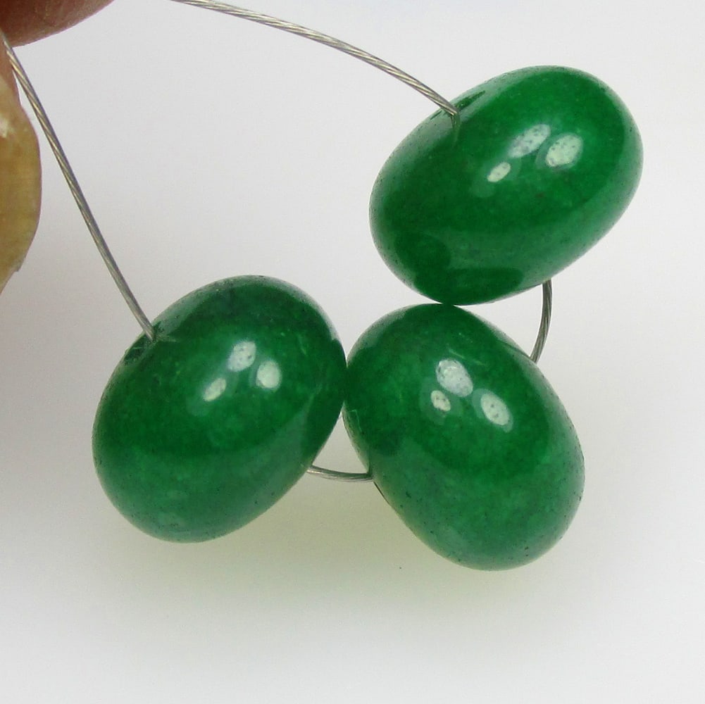 12.25 Ctw Natural 3 Drilled Green Onyx Round Beads (1 of 2)