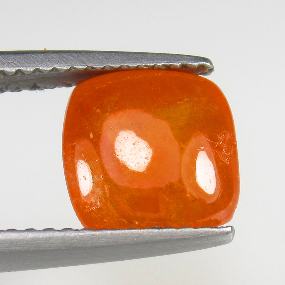 Natural Spessarite Garnet - 4.00 Ct: No Reserve! Title: Natural Spessarite Garnet - 4.00 Ct Origin: Madagascar Weight: 4.00 Size/Dimensions: 8.5 x 8.5 x 5.5 m Additional Information: Pieces : 1 No's / Shape : Cushion Cab / Color : Orange