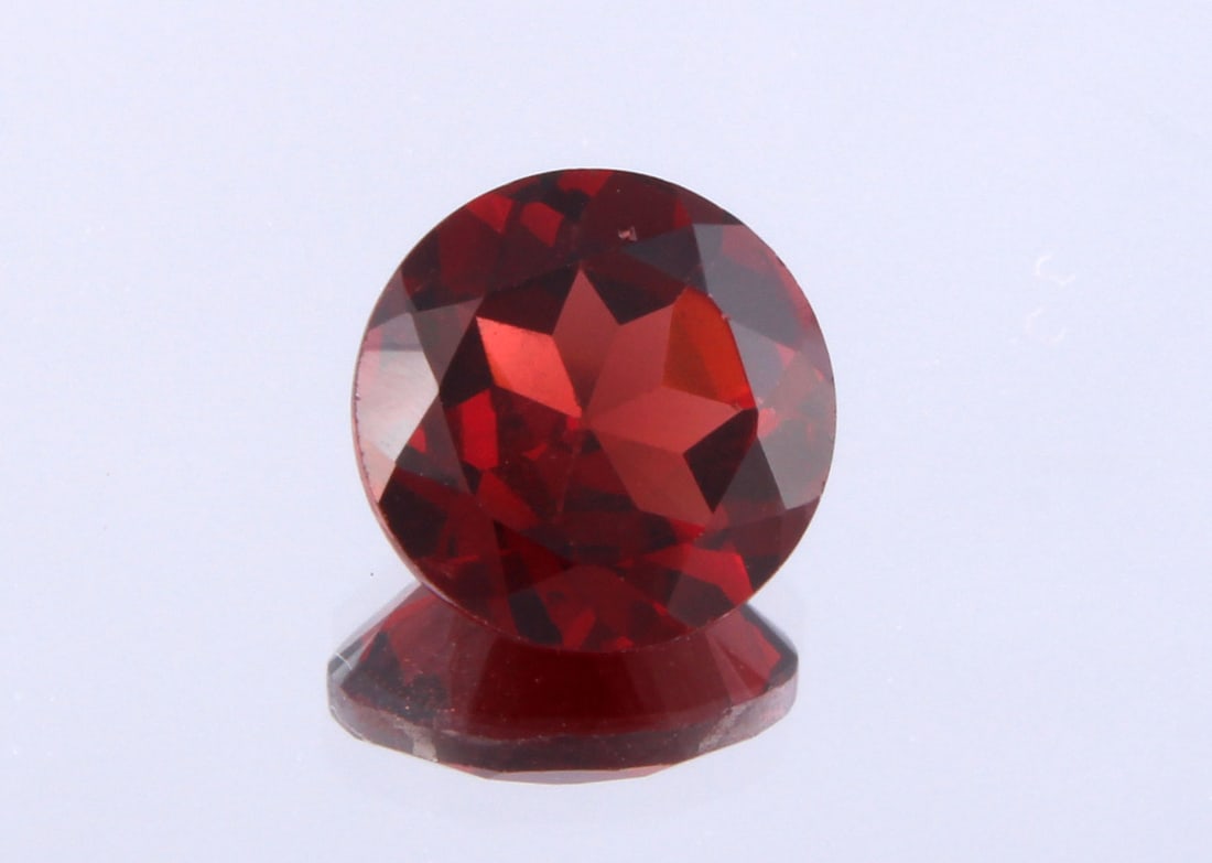 Lovely " Natural Pyrope Almandine Garnet " 1.41 Cts Natural Pyrope Almandine Garnet: No Reserve! Title: Lovely " Natural Pyrope Almandine Garnet " 1.41 Cts Natural Pyrope Almandine Garnet Additional Information: Gemstone : Natural Almandine Garnet Shape and cut : Round Cut Origin : Af