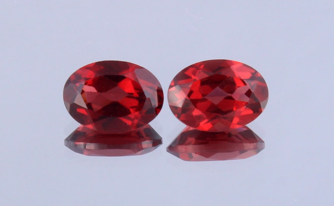 Beautiful " Natural Pyrope Almandine Garnet " 1.94 Cts Natural Pyrope Almandine Garnet Pair: No Reserve! Title: Beautiful " Natural Pyrope Almandine Garnet " 1.94 Cts Natural Pyrope Almandine Garnet Pair Additional Information: Gemstone : Natural Almandine Garnet Shape and cut : Pear Cut Orig
