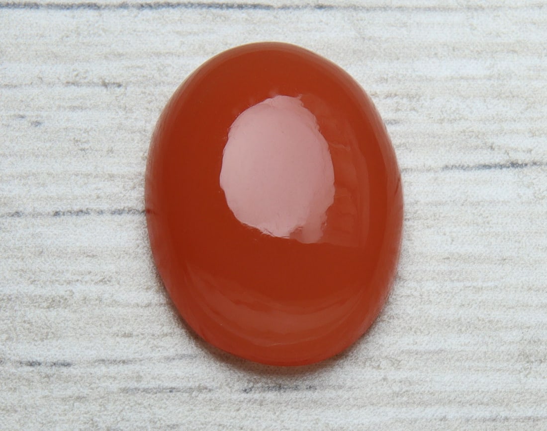 Beautiful " Natural Carnelian " 8.40 Cts Natural Carnelian: No Reserve! Title: Beautiful " Natural Carnelian " 8.40 Cts Natural Carnelian Additional Information: Gemstone : Natural Carnelian Weight : 8.40 carat Shape : OVal Cabochon Dimensions : 16.19x12.52x5.