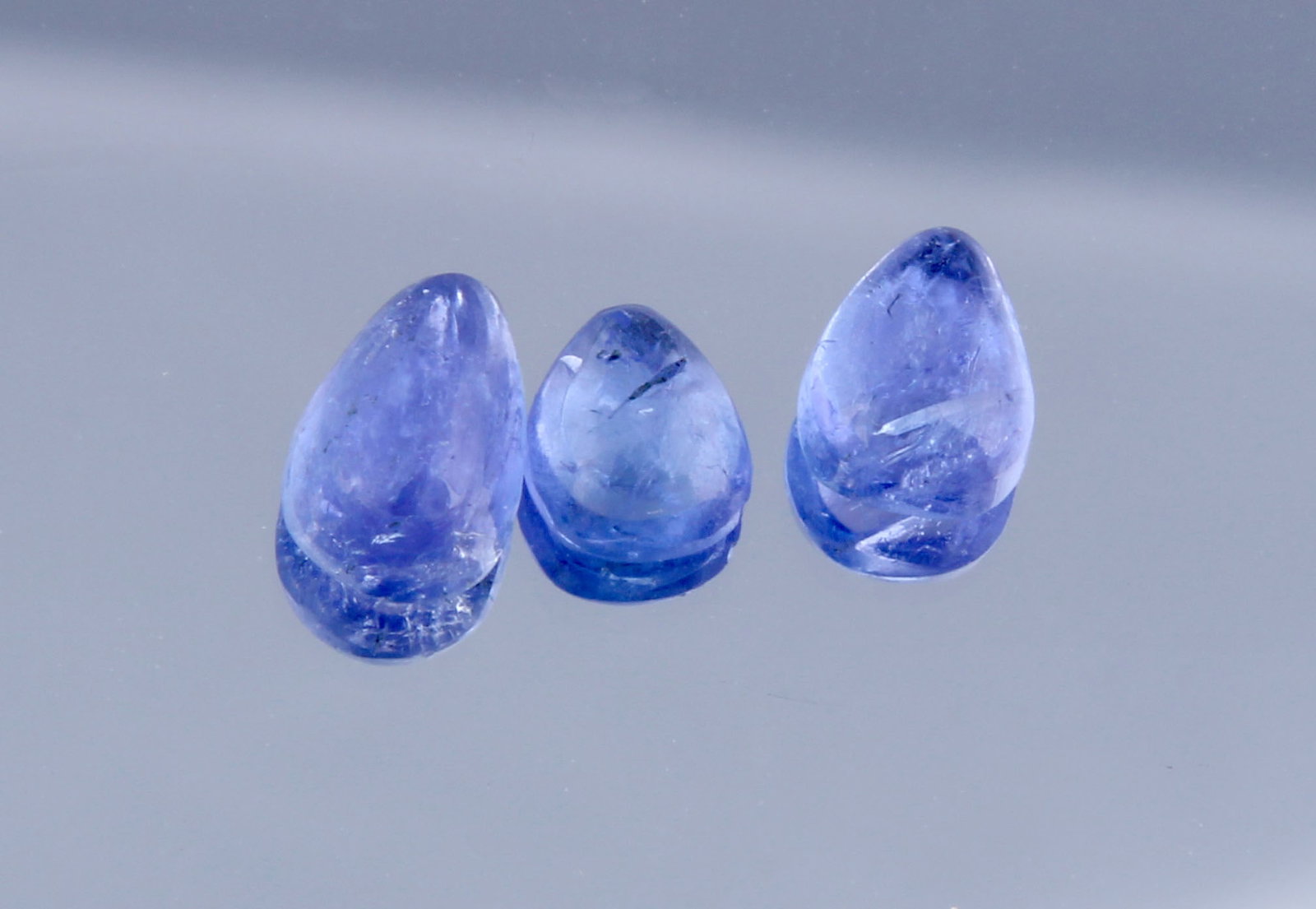 Delightful " Natural Tanzanite " 1.81 Cts Natural Tanzanite Lot: No Reserve! Title: Delightful " Natural Tanzanite " 1.81 Cts Natural Tanzanite Lot Additional Information: Gemstone : Natural Tanzanite Origin: Tanzania Weight : 1.81 carats Dimensions : 7.13x4.55x2.9