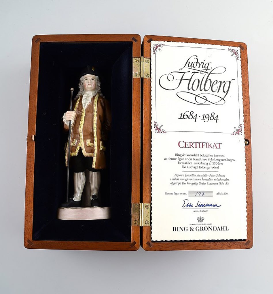 Bing and Grondahl porcelain figure. B and G. "Jerome" in the comedy masquerade by Ludvig Holberg: Bing and Grondahl porcelain figure. B and G. "Jerome" in the comedy masquerade by Ludvig Holberg (1684-1754). Figure No. 8005 Height 18,5 cm. First, perfect condition. The figure represents Peter Schr