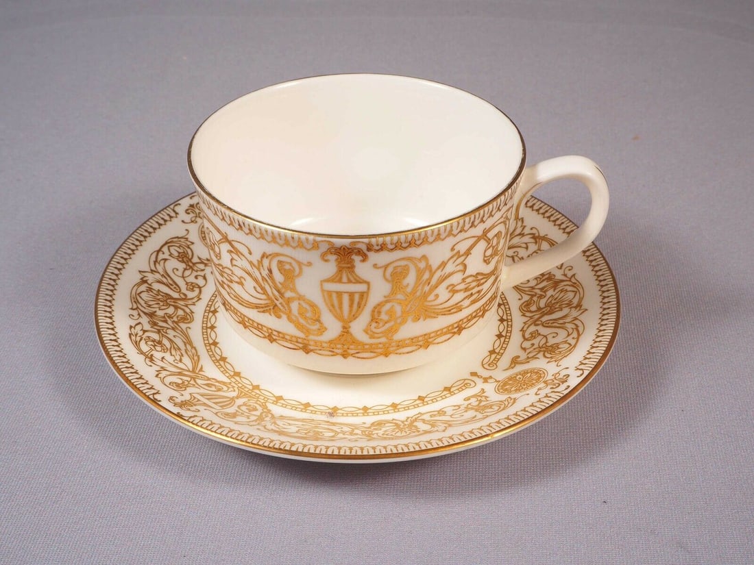 Royal Worcester HYDE PARK Gold Encrusted Cup and Saucer Set VINTAGE (1 of 4)