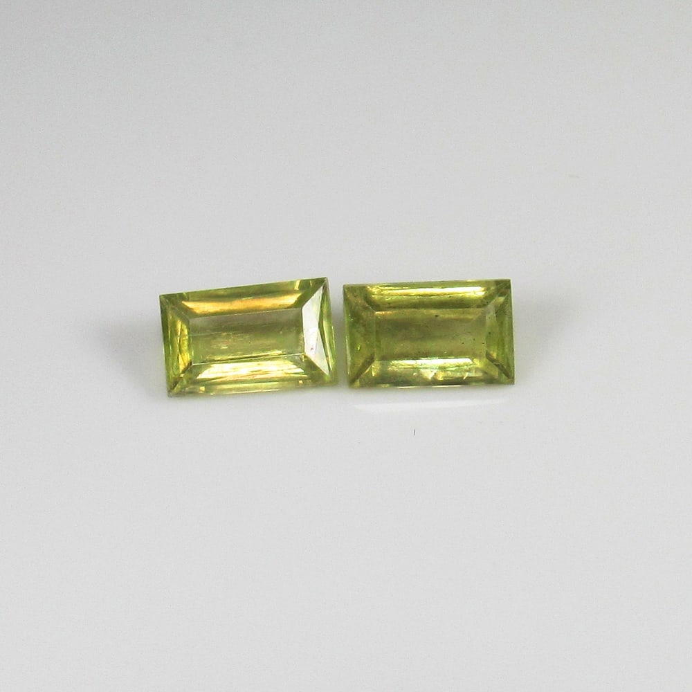 Natural Color Change Diaspore- 2.96 Ct: Title: Natural Color Change Diaspore- 2.96 Ct Origin: Turkey Weight: 2.96 Size/Dimensions: 8.4 x 5.2 x 3.5 mm Additional Information: Pieces : 2 No's / Shape : Octagon Cut / Color : Color Change / Cla