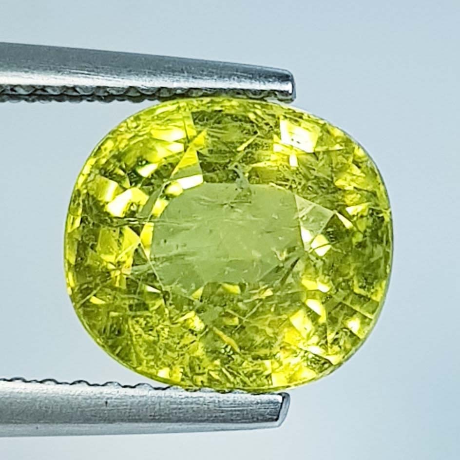 Natural Mali Garnet Oval Cut - 4.17 ct: Title: Natural Mali Garnet Oval Cut - 4.17 ct Gemstones: Mali Garnet Color/Clarity: Green /SI Carat Weights: 4.17 Size: 9.10 x 8.20 x 6.30 Additional Information: Oval - Mali Reserve: $83.00 Shipping: